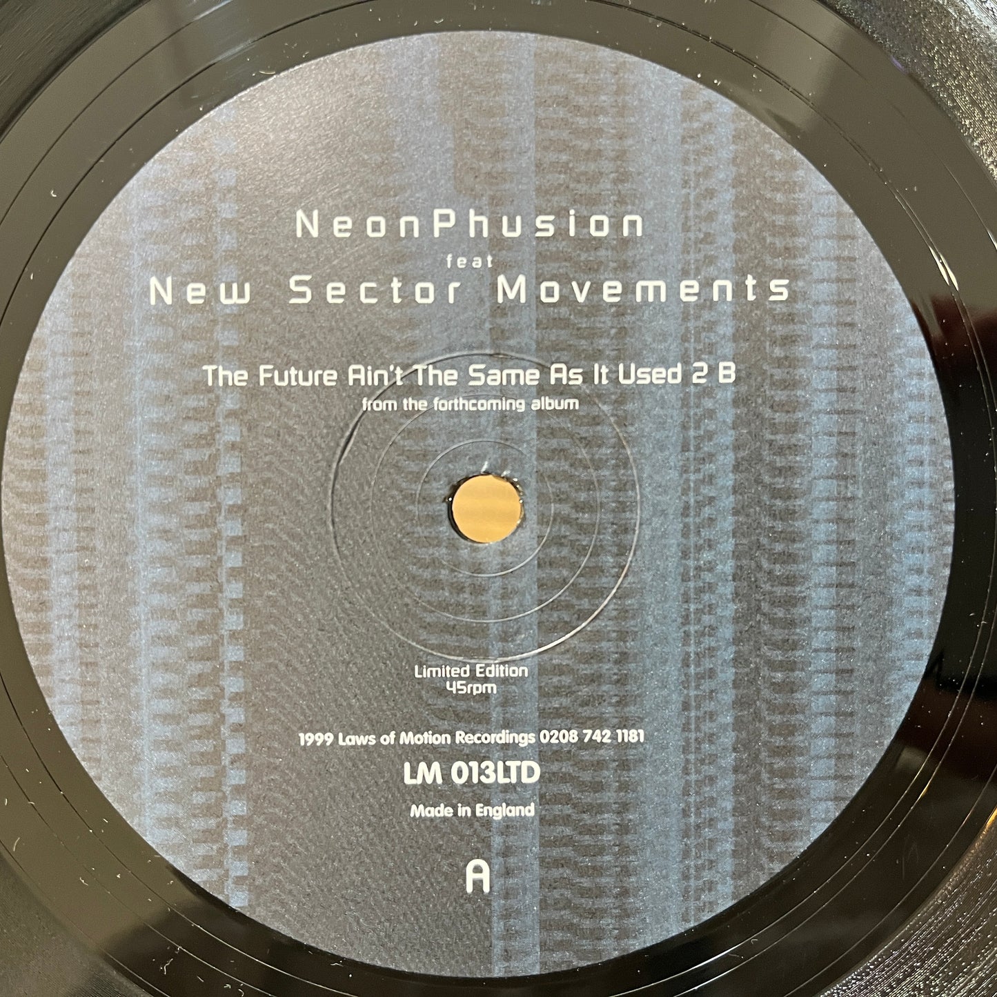 Neon Phusion – 未来与过去不同 2B