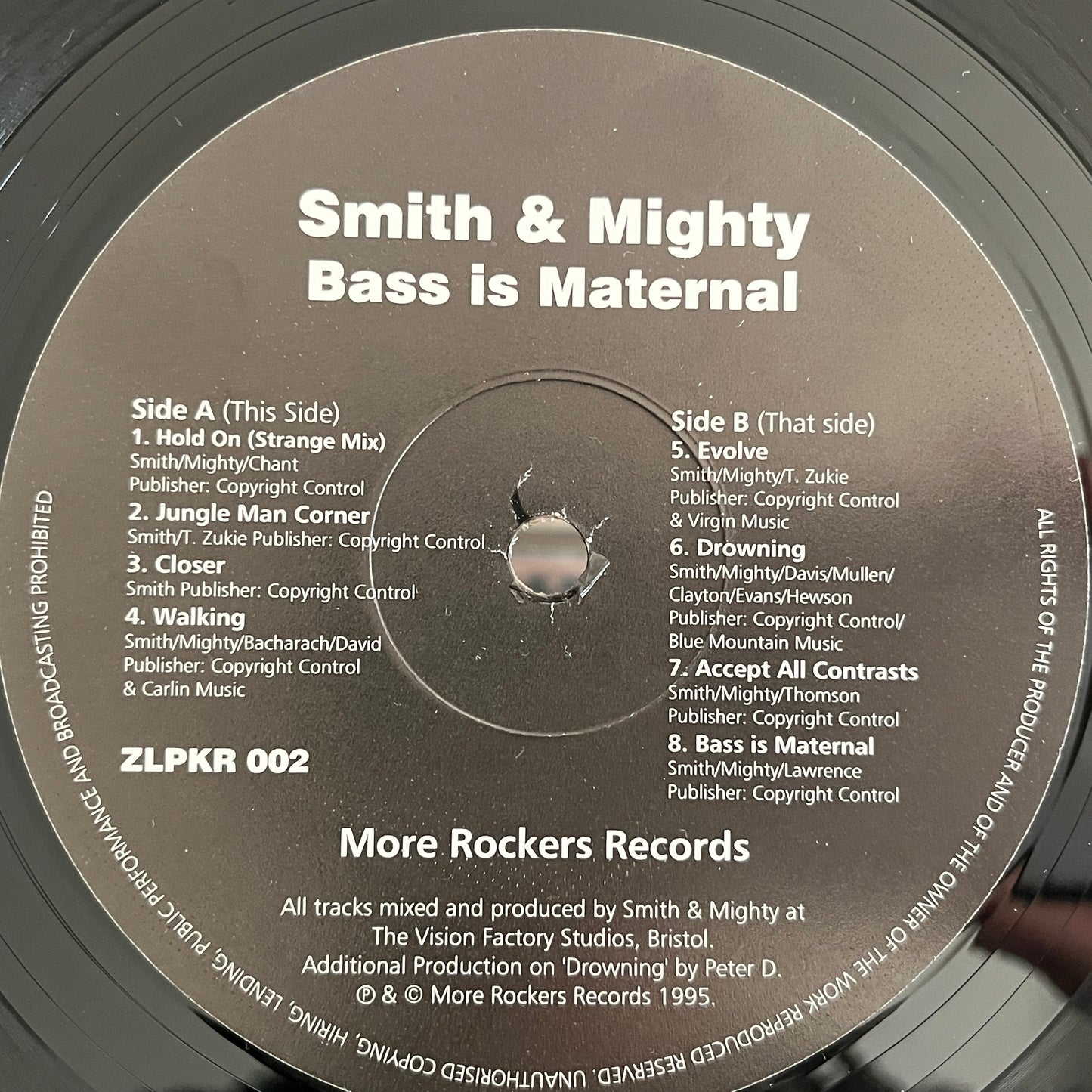 Smith &amp; Mighty – 贝司是母性的