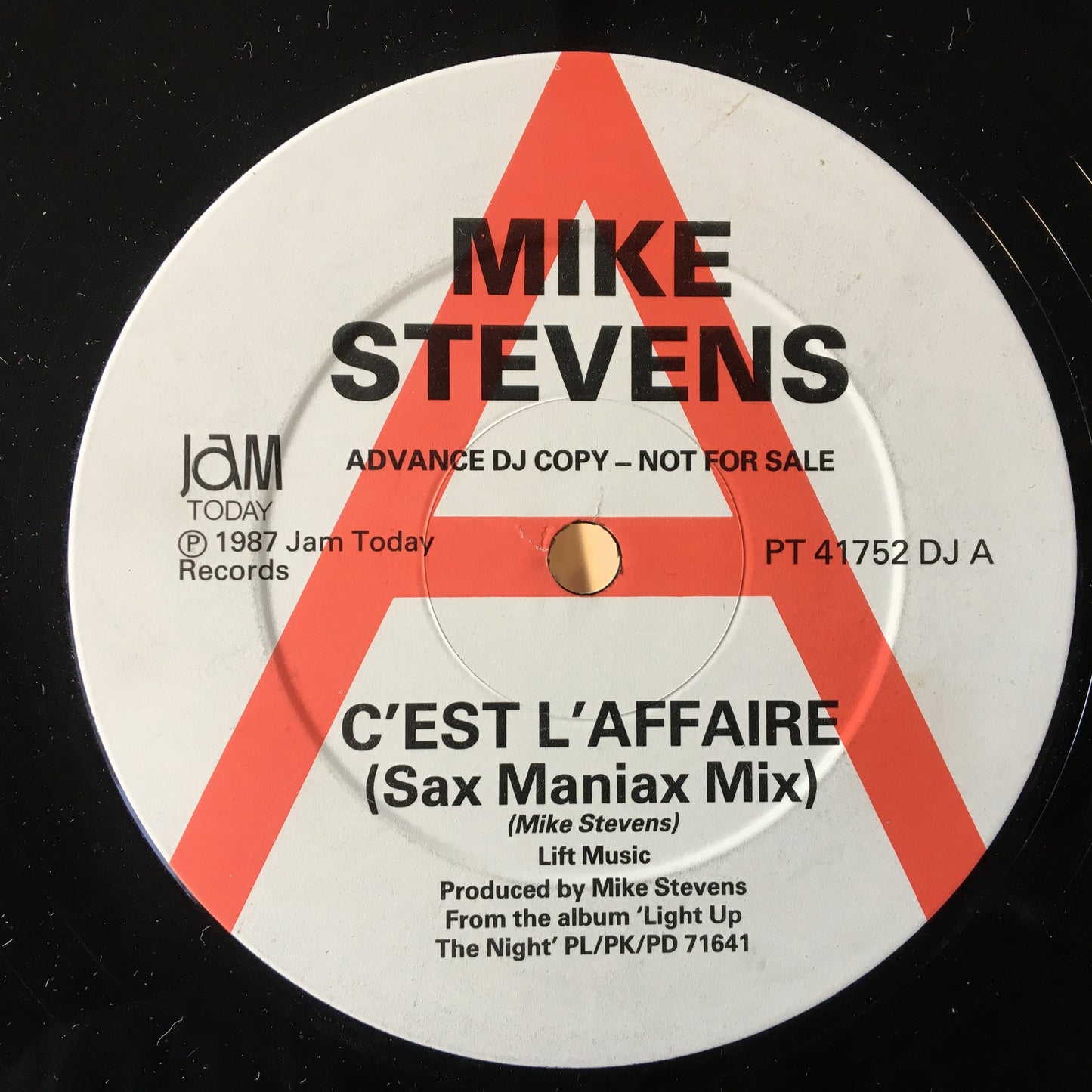 Mike Stevens – C'est L'Affaire