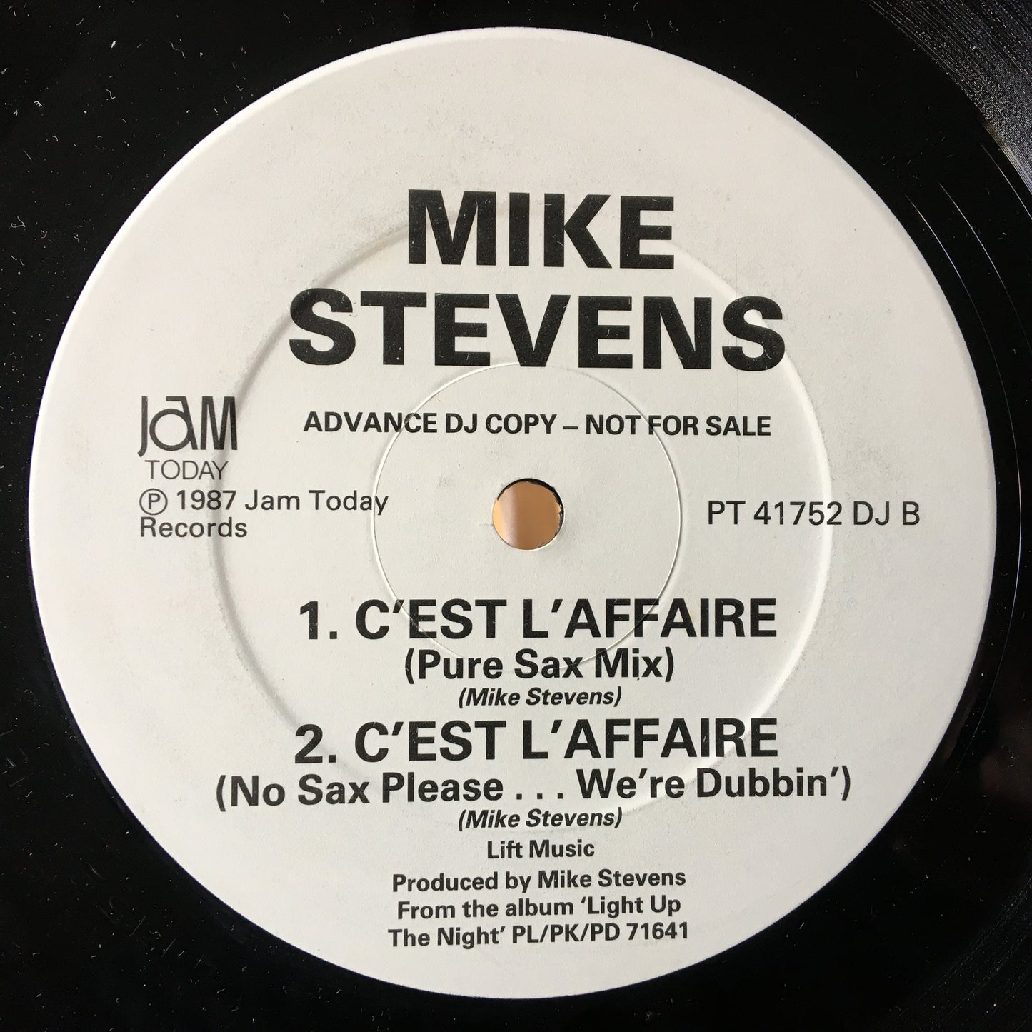 Mike Stevens – C'est L'Affaire